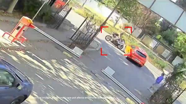 Noi imagini cu momentul în care Andrei Bordeianu este lovit pe motocicletă. Medicii l-au scos de la ATI