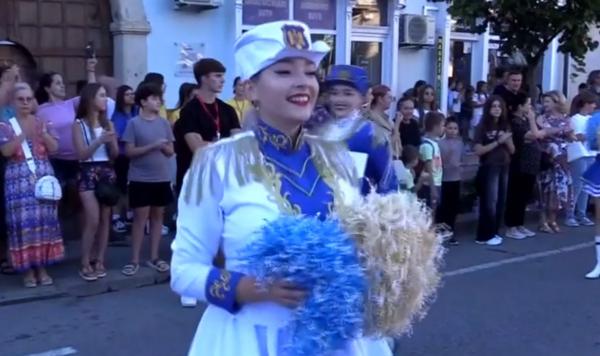 România, gazda Campionatului European de majorete. Urmează două zile de coregrafii, sincron şi emoţii