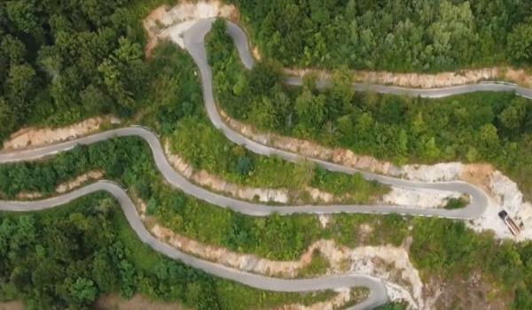 Transluncani, noua șosea spectaculoasă care face concurență Transfăgărășanului. A cucerit deja mii de turiști
