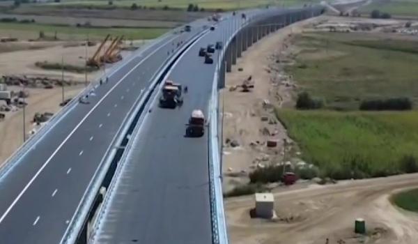 De astăzi, șoferii ajung mai repede de la București la Bacău. Se deschide un nou tronson din A7