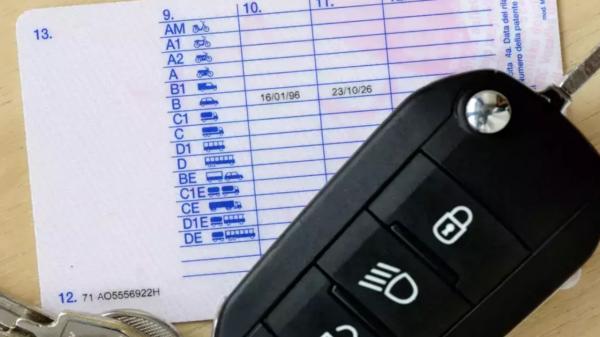 Permisul de conducere costă mai mult de la 15 septembrie. Noile taxe pentru permis şi certificat înmatriculare