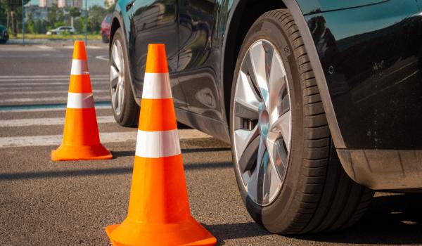 Reguli noi la examenul auto. Cele 4 manevre pe care candidaţii vor fi obligaţi să le execute