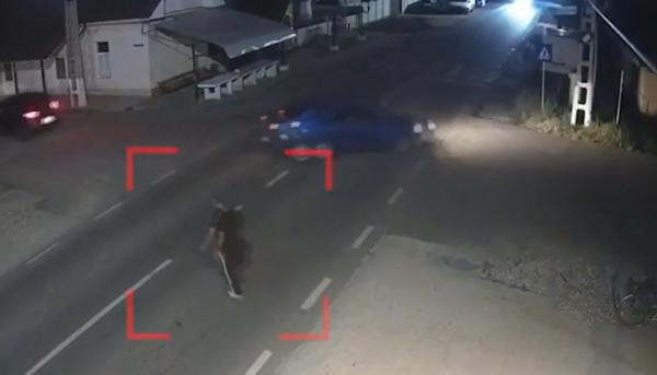 Oltean spulberat de un şofer de 19 ani, după ce a traversat printr-un loc nepermis