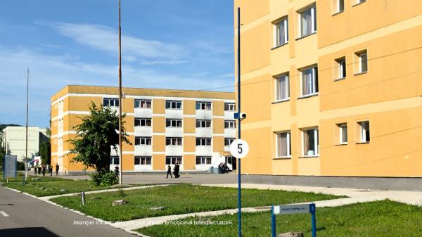 Elevă, abuzată şi asaltată cu mesaje de profesorul de la şcoala de Poliţie Câmpina. Nu ar fi singurul caz