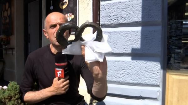 Covrigul negru umple patiseriile în Braşov. Secretul din aluat şi proprietăţile lui surprinzătoare
