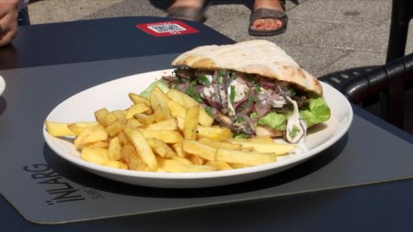 Cât costă un meniu cinstit pe litoral, în extrasezon? Oferta care ar putea prelungi pofta de mare