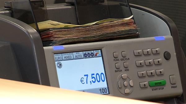 Credite în lei vs. euro. Dobânzi mai mici la euro, dar există un risc în plus