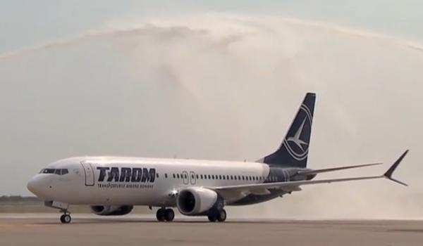 Avionul "Mircea Lucescu" a ajuns la Otopeni. Este primul Boeing nou cumpărat de TAROM în 20 de ani