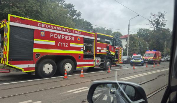 Incendiu într-un restaurant din Iași. Focul a izbucnit în bucătărie, de la friteuze