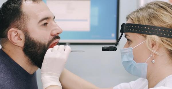 Băutura pe care o consumi zilnic şi care poate creşte de 3 ori riscul de cancer esofagian. Ce spun medicii