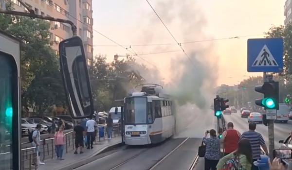 Tramvai cuprins de flăcări în Sectorul 2. Ce ar fi provocat incendiul