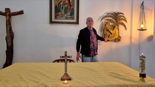 Cine este "maestrul spiritual" Ovidiu Argeșanu, reţinut pentru viol şi agresiune la şedintele de terapie