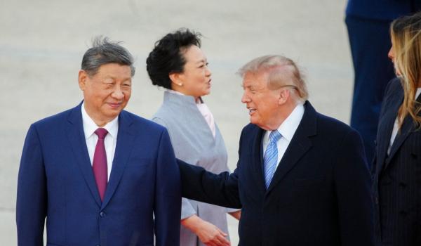 Xi, primire grandioasă în SUA. Trump l-a primit personal cu covor roșu și bombardiere. Ce vrea de la China