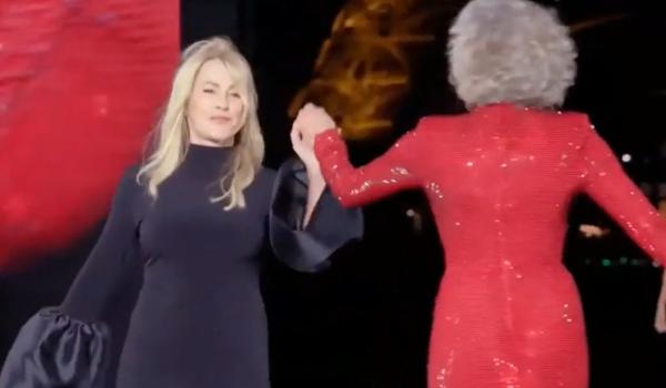 Nadia Comăneci, apariție spectaculoasă pe podium la Paris, alături de Jane Fonda și Eva Longoria. Ce a purtat