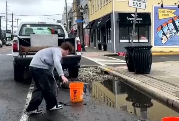 Ciclonul din SUA a scos la suprafaţă o epavă veche de 150 de ani. Furtuna a provocat daune materiale uriaşe