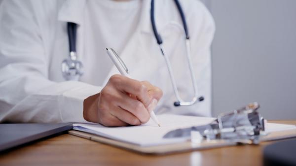 Bugetul pentru sănătate a crescut în ultimii ani, dar pacienţii încă plătesc din buzunar. Unde se duc banii
