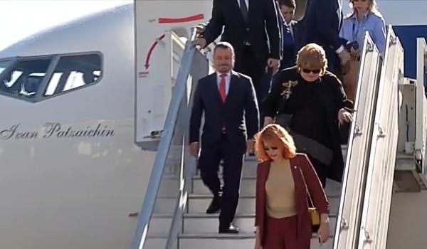 Noua aeronavă Tarom, numită "Ivan Patzaichin", a efectuat primul zbor. Soţia şi fiica, prezente la bord