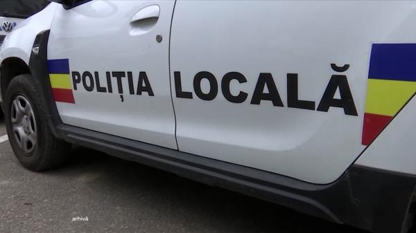 Un poliţist local ar fi abuzat o fată de 16 ani. Victima i-a spus soţului, iar cei doi l-au şantajat pe agent