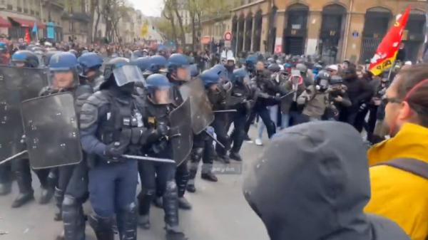 Europa fierbe. Elevii se luptă cu jandarmii în Franța, iar în Spania oamenii vor soluții pentru chiriile mari