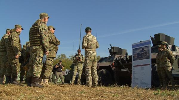 Ajunşi la 50 de ani, rezerviştii au fost chemaţi la exerciţii. Impresionaţi de arma care doboară drone