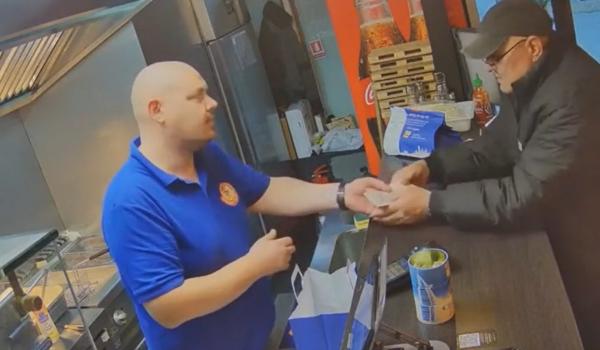 Manevra prin care un bărbat a înșelat un vânzător cu 100 de lei. Momentul a fost filmat