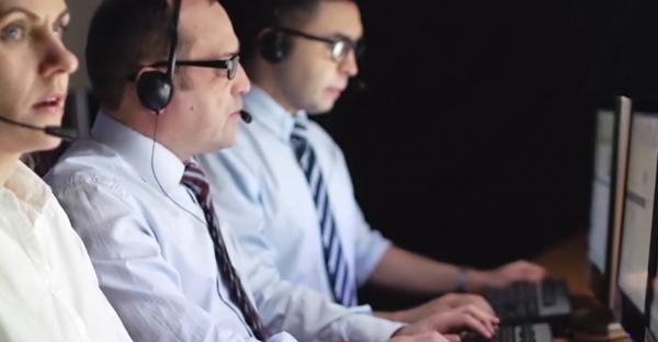 Cum au ajuns escrocii să-i facă pe români să evite inclusiv apelurile reale de la bănci și Poliție