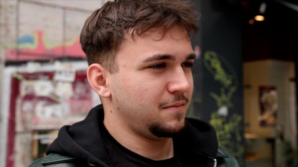 "Nu prea înțeleg conceptul de timp liber". La 20 de ani, Andrei se gândește la muncă și când iese cu prietenii