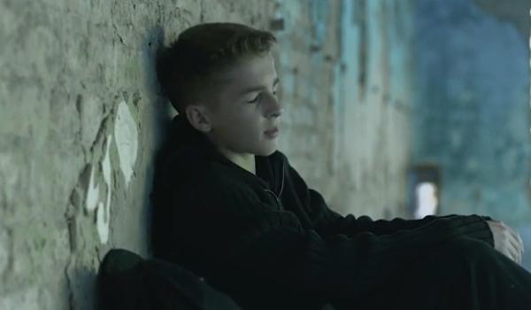 România, lider în UE la expunerea copiilor la bullying online și dezinformare. Cum pot fi protejaţi