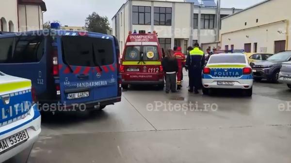 Un elev de 15 ani a atacat cu maceta doi colegi în baia liceului "Armand Călinescu" din Pitești