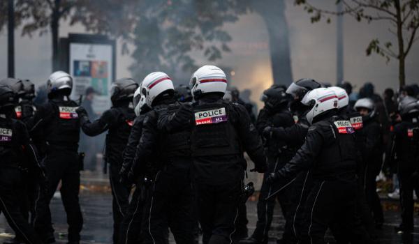 Europa a devenit scena unui război urban. Sute de mii de oameni au ieșit în stradă; protestele au degenerat