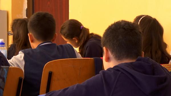 Tezele unice naţionale ar putea reveni. Ce pondere ar urma să aibă acestea pentru admiterea la liceu