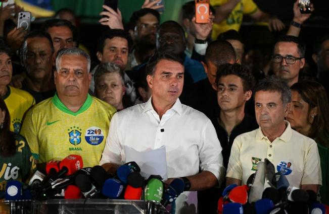 Lula obţine al 4-lea mandat în Brazilia. Flavio Bolsonaro, fiul fostului președinte, cere anularea alegerilor