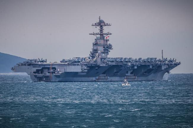 Iran avertizează că va închide strâmtoarea Ormuz. Portavionul USS Gerald Ford a revenit în Orientul Mijlociu