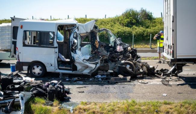 Masacru în Ungaria: 7 morţi după ce şoferul unui microbuz din Moldova ar fi adormit la volan
