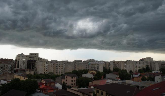 București, sub cod galben de ploi torențiale și vijelii. Mai multe localități din Ilfov, sub cod portocaliu