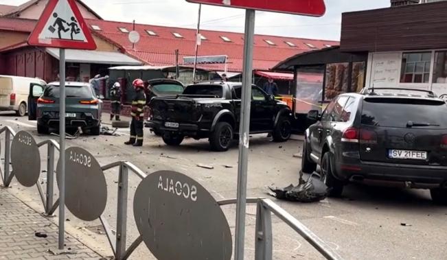 Momentul dramatic în care un şofer spulberă două familii pe o stradă din Fălticeni: "Avea peste 100 la oră"