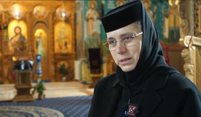 Povestea maicii Ecaterina, femeia care a salvat sute de copii abandonați: "Tot ce ar trebui să aibă o mamă!"