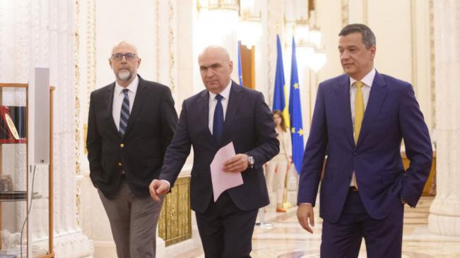 Undă de şoc în piaţa valutară după criza politică. Analist: Cursul e cel mai mic rău care ni se întâmplă acum