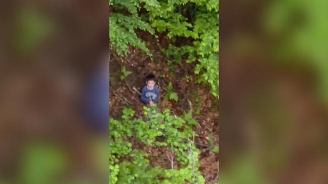 A fost găsit băieţelul de 5 ani, dat dispărut de trei zile în Sibiu. Imagini din elicopter