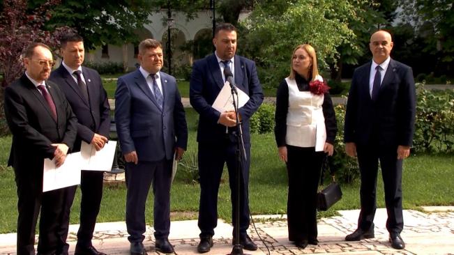 Suveraniştii îi propun preşedintelui guvern de uniune naţională. "Avem nevoie de un prim-ministru vindecător"