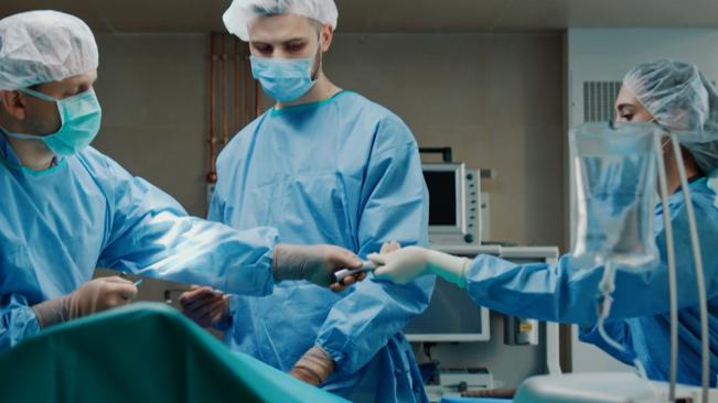 Erou pentru a doua oară. Inima şi ficatul băiatului care şi-a salvat prietena de la înec au ajuns la 2 bolnavi