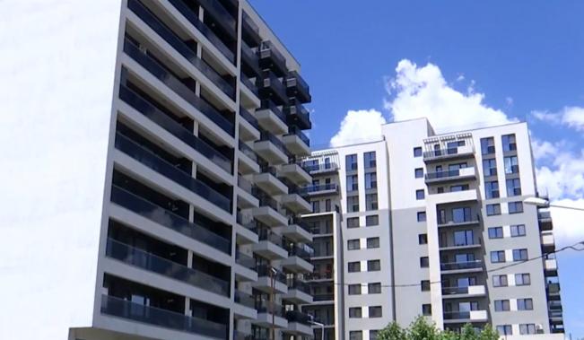 Blocaj pe piaţa imobiliară. Clienţii aşteaptă ieftiniri, dezvoltatorii le transmit că mai bine rămân nevândute