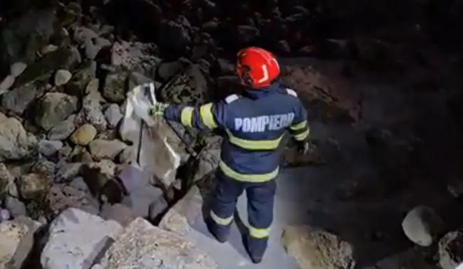 Fragment de dronă lângă Cazinoul din Constanța. Polițiștii l-au scos dintre stabilopozi cu mâinile goale