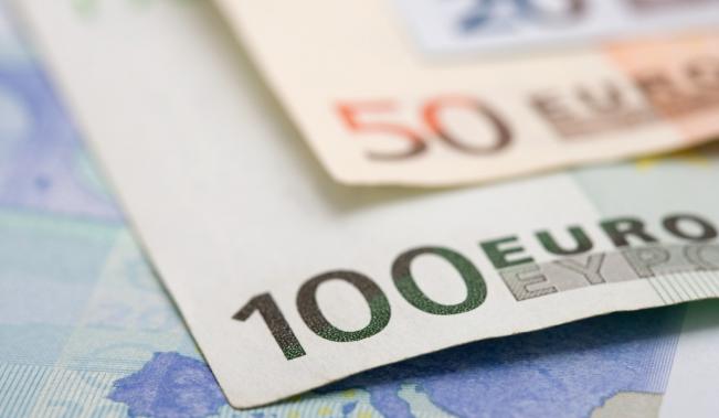 Cât plătesc în plus românii pentru rate, chirii şi locuinţe, după ce euro a trecut de 5,34 lei