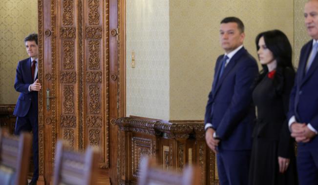 Analist: Este Guvernul "PSDan". Preşedintele nu se mai poate rupe prea curând de asocierea cu PSD