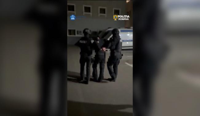 Scene bizare la Poliția Alba Iulia. A intrat cu o armă airsoft și o grenadă de joc și a cerut să fie împușcat