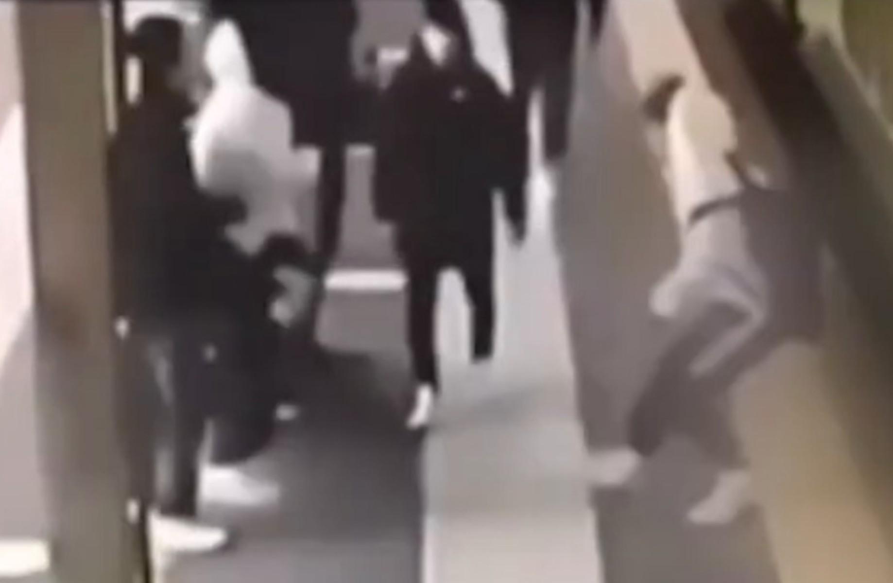 Adolescente rumeno, spinto sotto il treno da diversi italiani, dopo un messaggio inviato a una ragazza.  Mia madre è svenuta quando ha sentito la notizia