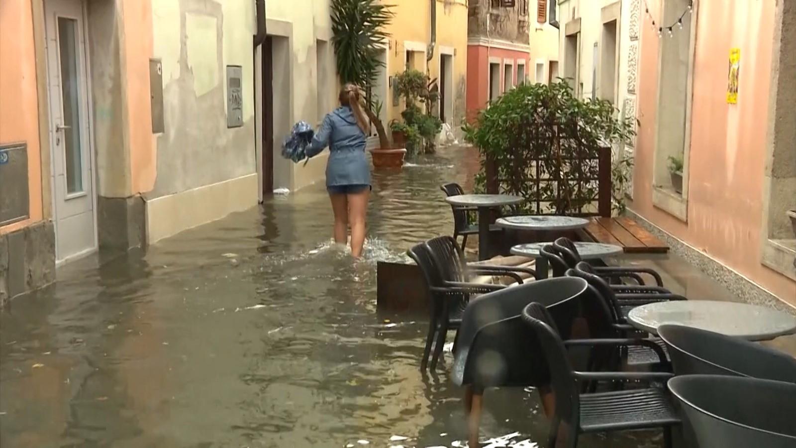 Italia devastata dai temporali: vigili del fuoco, chiamati a più di 100 interventi in 24 ore.  Problemi anche in Slovenia e sono ricominciati gli incendi in Grecia