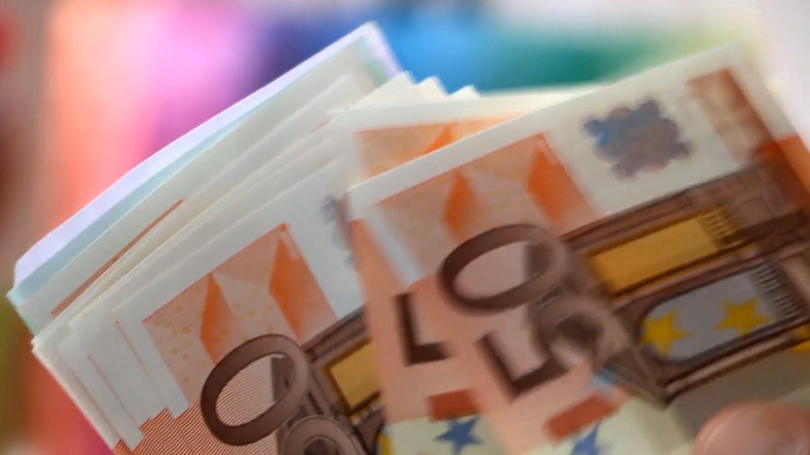 Come hanno fatto 3 rumeni e un italiano a guadagnare decine di migliaia di euro, soldi disonesti.  Per 2 anni nessuno l’ha preso