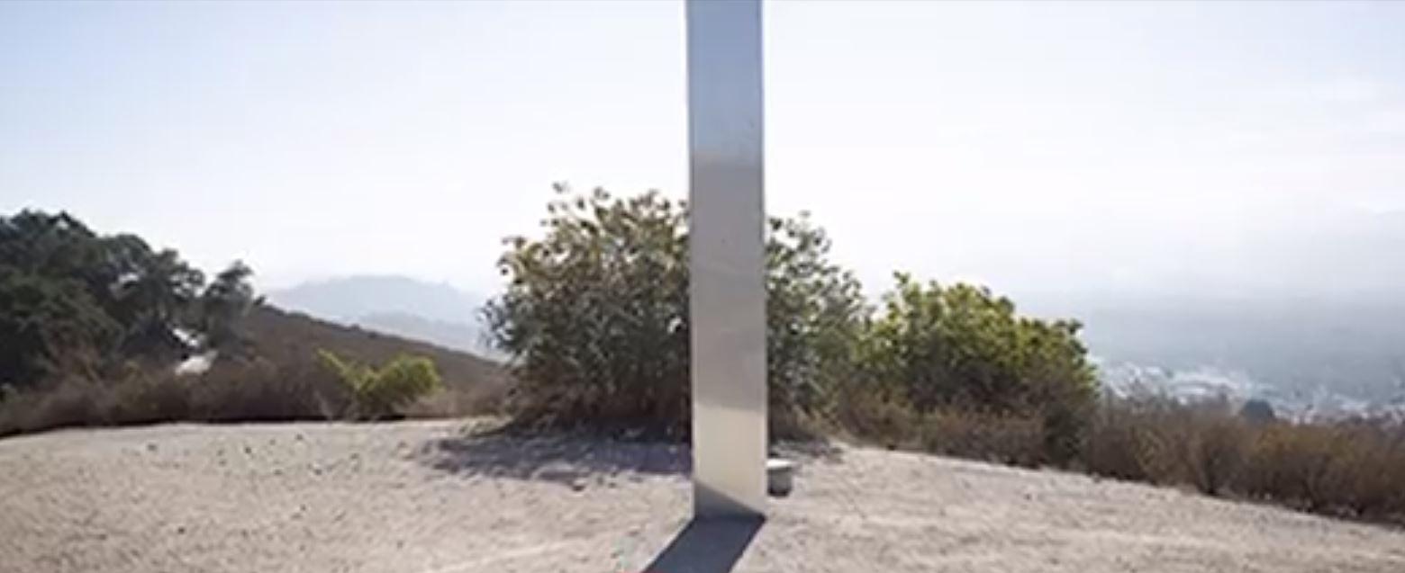 Un nou monolit a fost descoperit în California. Zeci de oameni au venit să admire misteriosul obiect